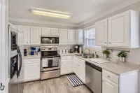 Cozy & Quiet 3BD Retreat Near Downtown Nashville!