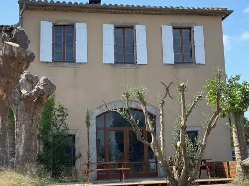 Maison Bord du Canal du Midi Piscine Hotels in Homps