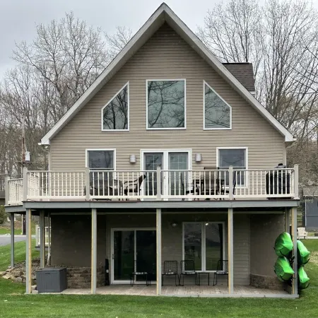 Lakefront Chalet - Pet Friendly No Fee