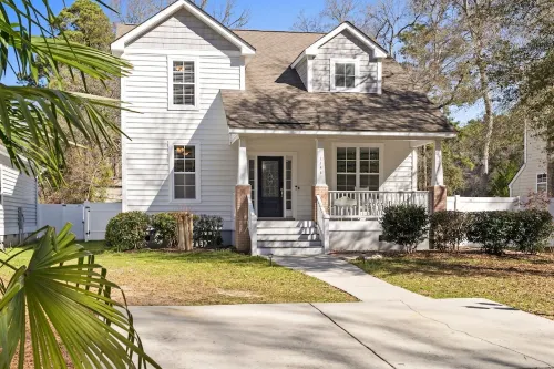 2 Miles from Holden Beach Dog Friendly, Family Friendly Sandy Feet Retreat! - 4-Star