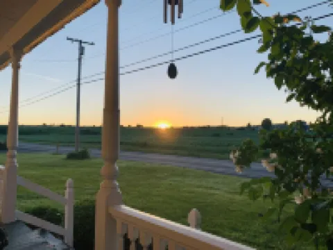 The Farmhouse - 2 ml from Colgate, king bed, family friendly, sleeps 10