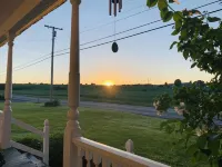 The Farmhouse - 2 ml from Colgate, king bed, family friendly, sleeps 10