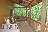 Creekside, Pet Friendly Mountain Log Cabin in the Smokies,  Fire Pit + Hot Tub