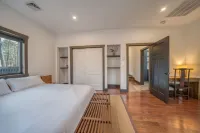 Joy Cottage - 3 Bedroom/3 Bath - Waterfront Property on Buddhist Temple Grounds