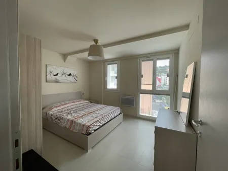 Apartment in Villa Jacaranda - Roquebrune Cap Martin, Alpes Maritimes Отели рядом с достопримечательностью «Замок Рокебрюн»