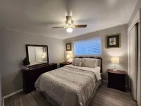 Appleblossom Blooming Denver- 6bedrooms, 2bath, one pull out sofa bed