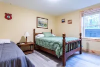 Outdoor Enthusiast's Peaceful Hideaway, Weikert