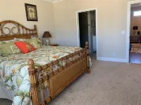 Sandy Paws:  Largest luxury end unit townhouse in Mariners Landing, Pet Friendly