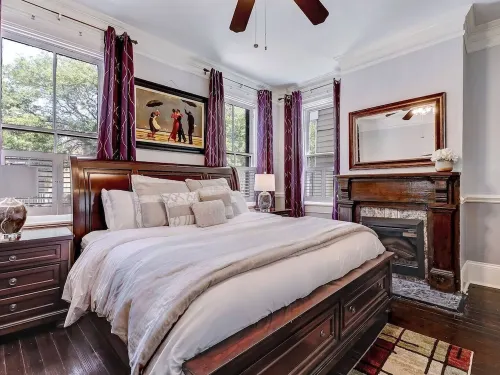 Historic Savannah Condo w/Outdoor Pool - 2Bd+Bonus, Sleep 8. Walk to Everything!