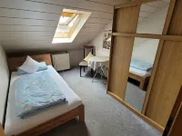 Gepflegte Dachgeschosswohnung im 2-familienhaus in Ruhiger Wohnlage