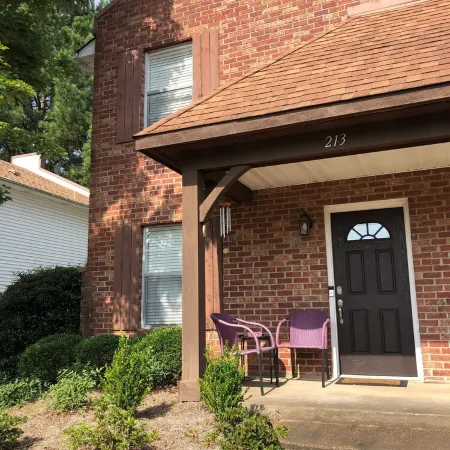 Gated Condo Community and Personal parking, Near campus, WIFI, Washer/Dryer