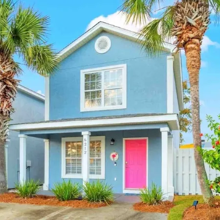 The Fab Flamingo 🦩 2 King Beds 2 Miles to Beach 🏝