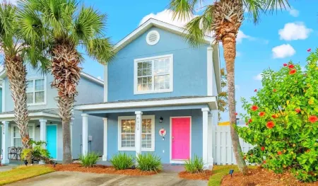 The Fab Flamingo 🦩 2 King Beds 2 Miles to Beach 🏝 Отели в г. Аппер-Гранд-Лагун