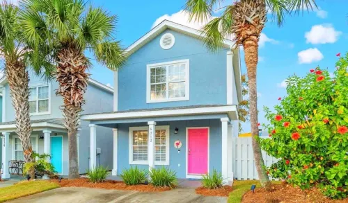 The Fab Flamingo 🦩 2 King Beds 2 Miles to Beach 🏝