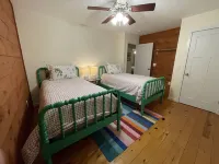 Adventurebrook, Bike, Ski & Hike Out Your Front Door! 0.25 Miles to Lower Lift!