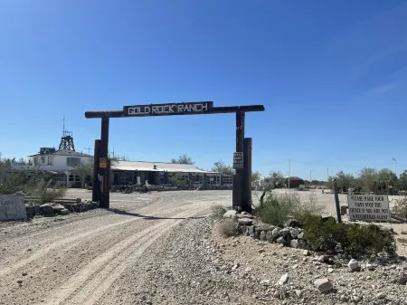 Large, modern camper close to Glamis Sand Dunes