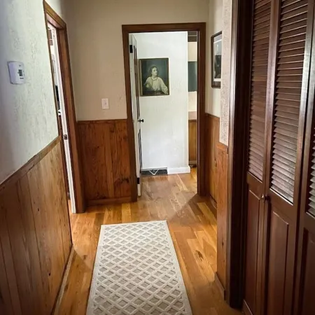 Pioneer Village Creekside 4-bedroom cabin perfect for a family retreat!