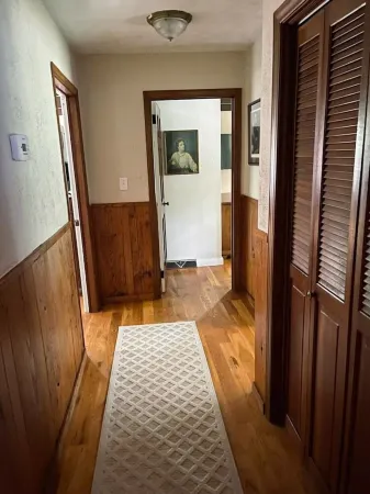 Pioneer Village Creekside 4-bedroom cabin perfect for a family retreat!