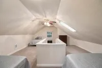 The Cottage at River Run! Hotels in Tigard