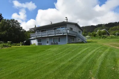 HomerHouse907 Family Friendly-5BR, 3BA, close to town. Huge yard, great stay!