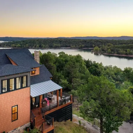 5Star MajesticRetreat, TableRock Lake Branson Chalet, Walk2Lake,FirePits,HotTub