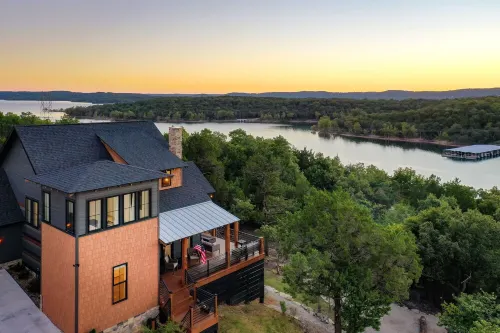 5Star MajesticRetreat, TableRock Lake Branson Chalet, Walk2Lake,FirePits,HotTub