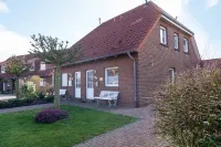 Semi-detached house with wide field view Hotels in Harlesiel