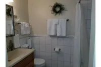 Lyle and Taylor present-Spacious Private Apt