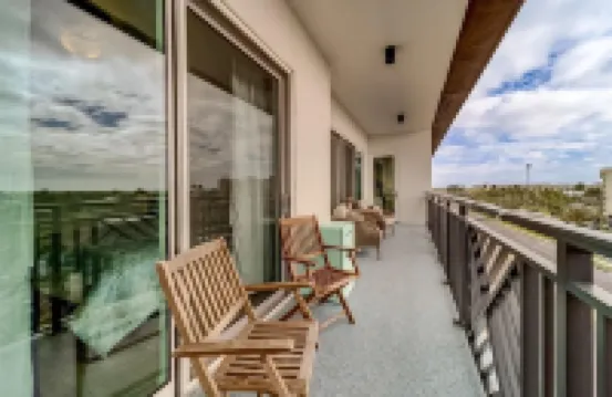 Luxury new condo steps to the beach with Gulf Views, heated pool, & hot tub