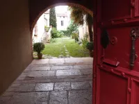 Very quiet apartment with garden in medieval residence in the heart of town Hotel a Cahors
