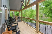 Riverfront Cabin~Firepit~Private Boat Ramp w/ river access~Dog-Friendly!