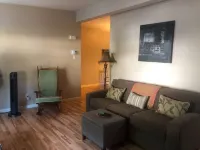 Sparkling clean bungalow close to campus