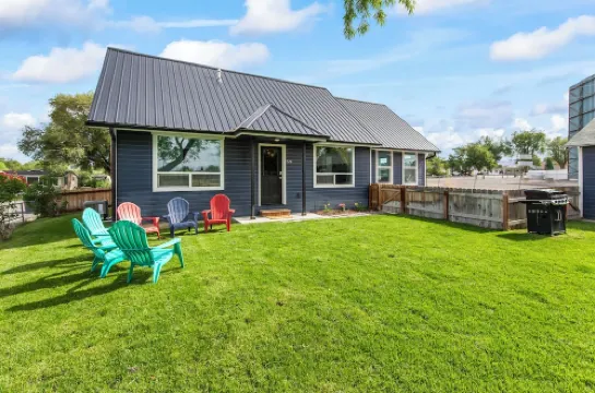 Pet & Family Friendly, Mountain Views, Downtown Montrose 20 Min to National Park