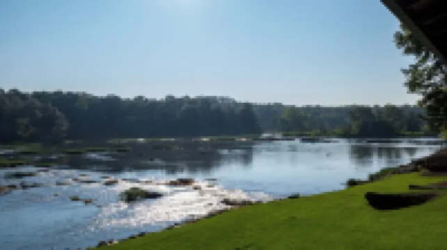 River Front Cabin - Fish, Kayak, Relax 40 min. to Auburn, 1 hr. to Talladega