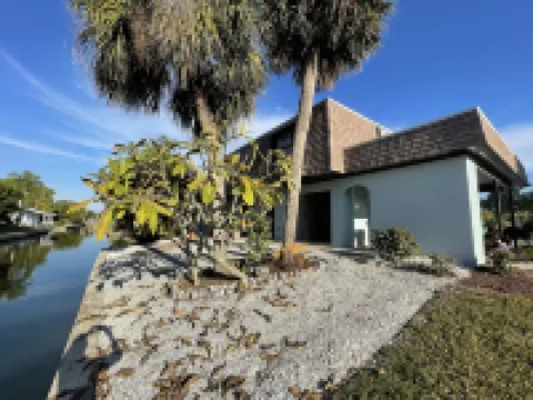 Stunning Canal Condo - Walk to Beach - Sleeps 4