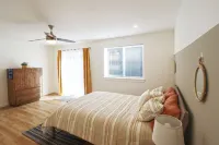 Surf Bungalow - pets welcome, fully fenced yard!