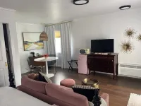 Top of the Hill-Cozy 1 bed/1 bath cottage, less than one mile to downtown.