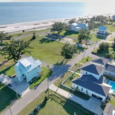 Luxury Home / Beach Views & Pool / EV Charger