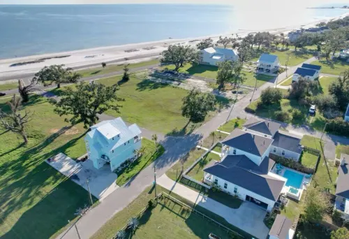 Luxury Home / Beach Views & Pool / EV Charger - Private Pools