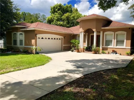 Tampa Bay Perfect location for a safe vacation! 5 bedrooms, ,3.5 bath ,sleeps14 Отели в г. Лейк-Магдалин