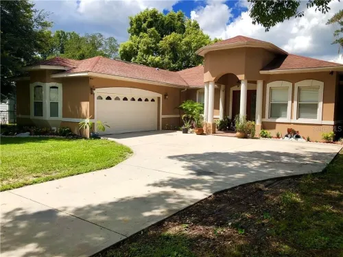 Tampa Bay Perfect location for a safe vacation! 5 bedrooms, ,3.5 bath ,sleeps14 Hotels in Lake Magdalene