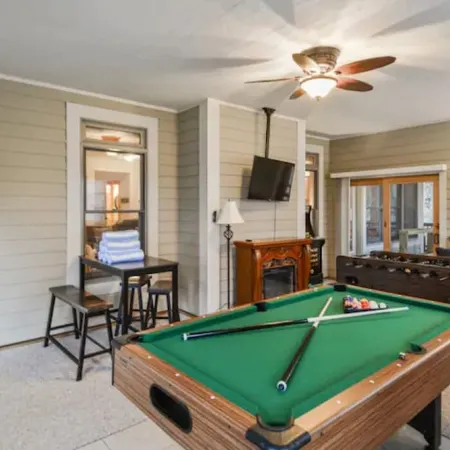 Close to Everything!~Game Room~Fire Pit & Hot Tub~Dogs OK! Lake Access & Dock!