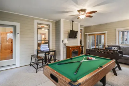 Close to Everything!~Game Room~Fire Pit & Hot Tub~Dogs OK! Lake Access & Dock!