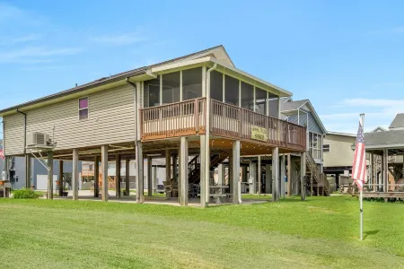 Waterfront, King Suite, Fully Stocked, Minutes from New Orleans, Pets Welcome