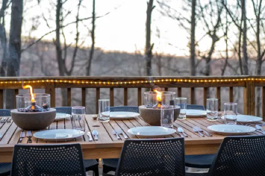 Modern Wintergreen Cabin with Hot Tub, Sauna