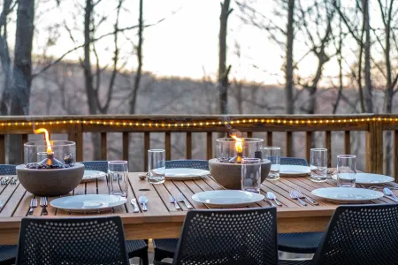 Modern Wintergreen Cabin with Hot Tub, Sauna