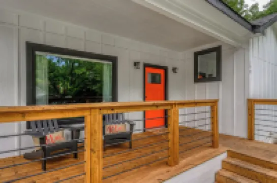 Orange Door Oasis -Gorgeous 3BR/BA Lake House