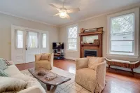 Beautiful 2bedroom cottage with full kitchen, dining area, laundry, 3 TVs, a/c