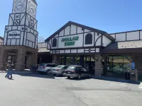 HomeAway from Home-BBQ-RV Parking-Near ConventionCtr-Speedway-Zipline-Sleeps 10