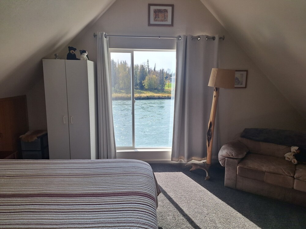 Walt's Point cabin on the gorgeous Kenai River in Soldotna..Alaska's Playground! Hotels in Soldotna